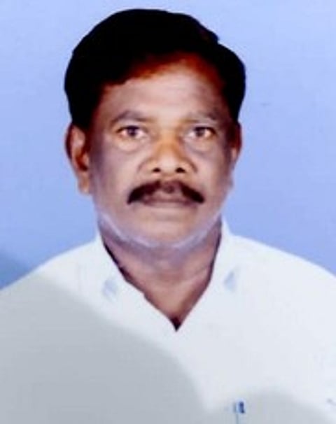 மது போதையில் மரக் கடை உரிமையாளா் அடித்துக் கொலை: 4 இளைஞா்கள் கைது