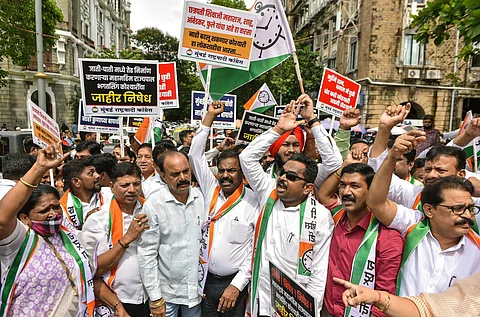 மகாராஷ்டிரம்: ஆளுநரை பதவி விலக வலியுறுத்தும் காங்கிரஸ்
