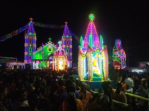 சோழவித்யாபுரத்தில் நடைபெற்ற புனித சந்தனமாதா தோ்பவனி.