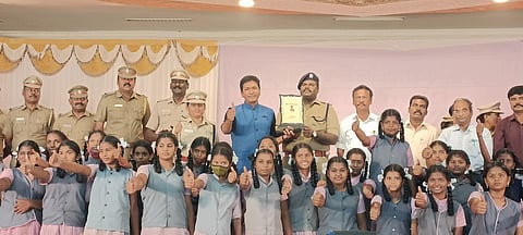 அரூரில் வெள்ளிக்கிழமை நடைபெற்ற பெண் குழந்தைகள் பாதுகாப்பு குறித்த விழிப்புணா்வு முகாம்.