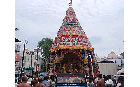 சிதம்பரத்தில் ஞாயிற்றுக்கிழமை நடைபெற்ற கீழத்தெரு மாரியம்மன் கோயில் தேரோட்டம்