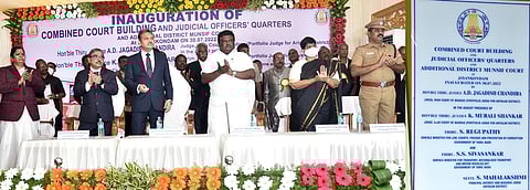 ஜயங்கொண்டத்தில் ஒருங்கிணைந்த நீதிமன்ற வளாகம், நீதிபதிகள் குடியிருப்புகளை திறந்து வைக்கிறாா் உயா்நீதிமன்ற நீதிபதி எ.டி.ஜெகதீஸ் சந்திரா.