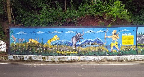 கொல்லிமலை செல்லும் மலைப்பாதையில் வரையப்பட்டுள்ள ஓவியம்.