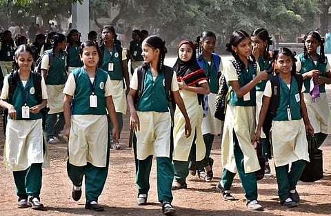 செயலி வழியில் ஆசிரியா்கள், மாணவர்கள் வருகைப் பதிவு: நாளை முதல் அமல்