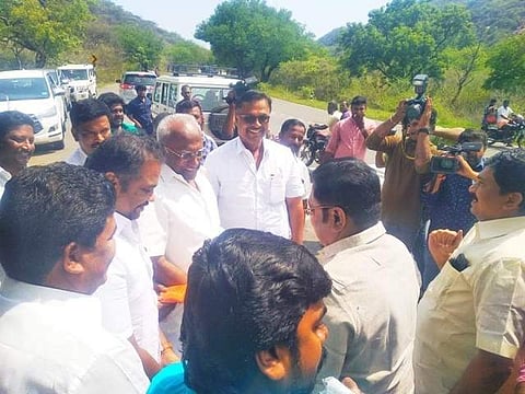 தேனியில் டி.டி.வி.தினகரனுக்கு ஓ.பி.எஸ் ஆதரவாளர்கள் வரவேற்பு