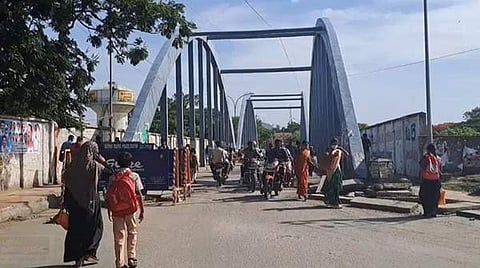 காட்பாடி ரயில்வே பாலத்தில் போக்குவரத்து தொடங்கியது!