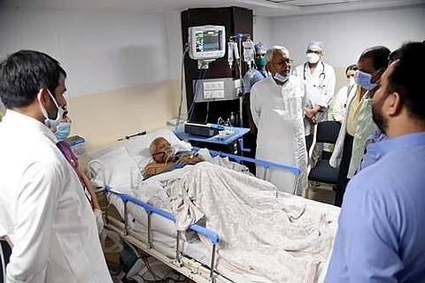 நேரில் நலம் விசாரித்த நிதீஷ் குமார்