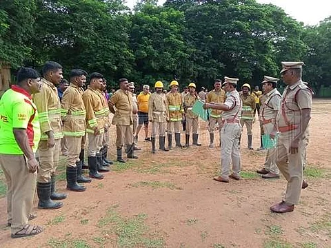 ஈரோட்டில் 9 மாவட்ட தீயணைப்பு வீரர்களுக்கு மண்டல அளவிலான விளையாட்டு போட்டி தொடங்கியது!