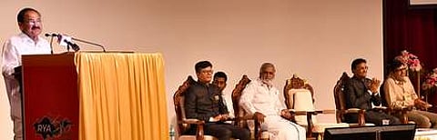 தரமான கல்வி கிடைப்பதில் உள்ள தடைகள் களையப்பட வேண்டும்: வெங்கையா நாயுடு