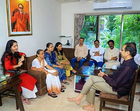 சஞ்சய் ரெளத் குடும்பத்தை நேரில் சந்தித்த உத்தவ் தாக்கரே!