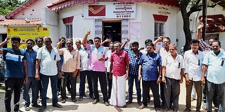 அஞ்சல்துறை ஊழியா்கள் வேலைநிறுத்தம், ஆா்ப்பாட்டம்