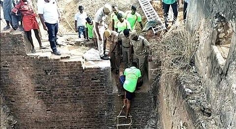 தீயணைப்பு துறையினர் உதவியுடன் கிணற்றுக்குள் இறக்கி நவீன ட்ரோன் மூலம் ஆய்வு மேற்கொண்டனர்.