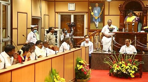 புதுச்சேரி சட்டப்பேரவை: பட்ஜெட் கூட்டம் தொடங்கியதும் திமுக, காங்கிரஸ் வெளிநடப்பு