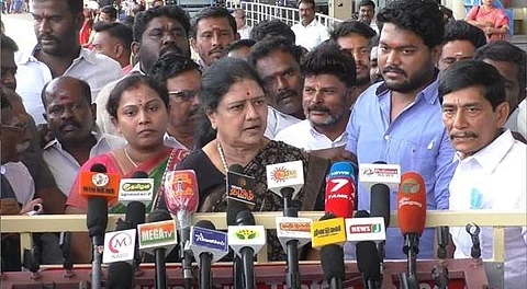 பிளவுகளை கடந்து அதிமுக ஒன்றிணைந்த ஆட்சி உருவாகும்: வீ.கே.சசிகலா பேட்டி