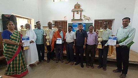 என்எஸ்எஸ். திட்டத்தில் சிறப்பாக பணியாற்றிய பள்ளிகளுக்கு சுழற்கோப்பை