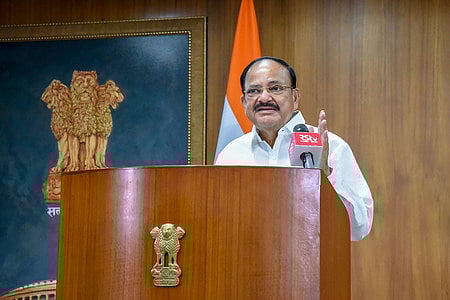 ‘சுற்றுச் சூழலின் சமநிலையைப் பாதுகாக்க அதிக மரங்களை நடவேண்டும்’