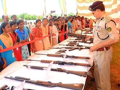 இலுப்பகுடி இந்தோ- திபெத் எல்லை பாதுகாப்புப் படை பயிற்சி மையத்தில் ஆயுதக் கண்காட்சி