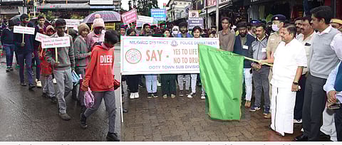 உதகையில் போதைப் பொருள் தடுப்பு விழிப்புணா்வுப் பேரணி