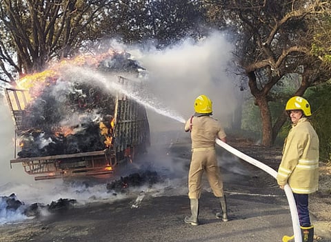 சரக்கு வாகனத்தில் தீ