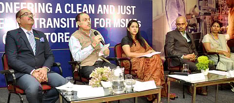 கோவையில் வெள்ளிக்கிழமை நடைபெற்ற எம்எஸ்எம்இ நிறுவனங்களுக்கான கருத்தரங்கில் பங்கேற்ற சிறு, நடுத்தர தொழில் துறை அமைச்சகத்தின் கூடுதல் வளா்ச்சி ஆணையா் டி.சந்திரசேகா் உள்ளிட்டோா்.