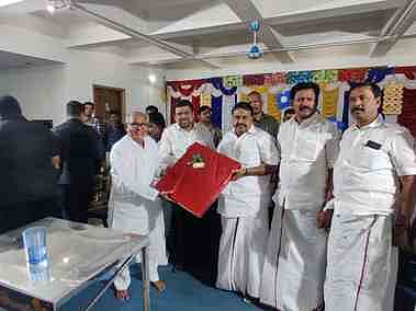 முதுகுளத்தூா் புகைப்படம். முதுகுளத்தூா் அருகே சுவிசேஷபுரத்தில் சனிக்கிழமை நடைபெற்ற விடுதலைப் பெருவிழாவில் பங்கேற்ற அமைச்சா் ராஜகண்ணப்பன் மற்றும் எம்.பி. நவாஸ்கனி.