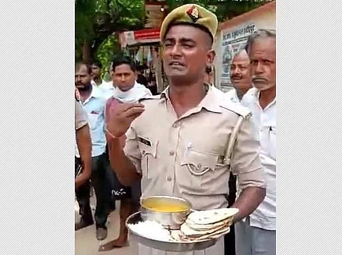 குற்றம்சாட்டிய உ.பி. காவலர் மனோஜ் குமார்