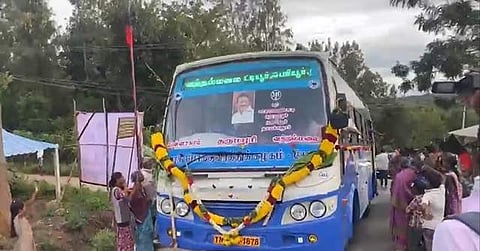 முதல் முறையாக அரசுப் பேருந்து சேவை பெற்ற வத்தமலை கிராம மக்கள் உற்சாக பயணம் மேற்கொண்டனர்