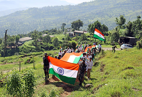 மூவா்ணத்தின் ஒளி வண்ணம்! சுதந்திர தினம் குறித்த தலையங்கம்