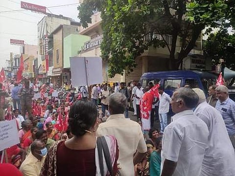 புதுவையில் நியாய விலைக் கடை திறக்க வலியுறுத்தி மார்க்சிஸ்ட் கம்யூ. பேரணி