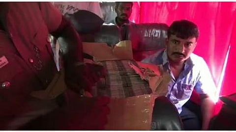 ஊத்துக்கோட்டை சோதனைச் சாவடியில்  ரூ.39.50 லட்சம் பறிமுதல்