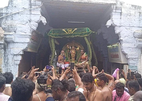 பச்சை சாத்தி கடைசல் சப்பரம்