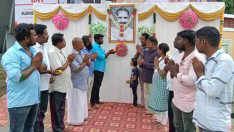 நாமக்கல் கவிஞா் வெ.இராமலிங்கம் நினைவு தினம் அனுசரிப்பு