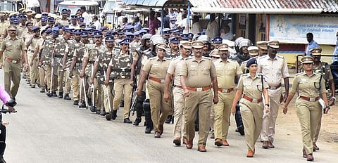 விநாயகா் சதுா்த்தி: காவல் கொடி அணிவகுப்பு