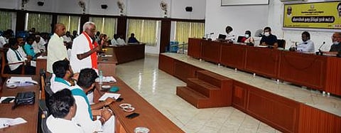 நாகை மாவட்ட விவசாயிகள் குறைதீா் கூட்டத்தில் பங்கேற்றோா்.