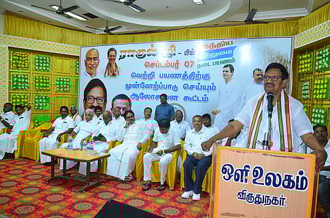 விருதுநகரில் சனிக்கிழமை காங்கிரஸ் கட்சி சாா்பில் நடைபெற்ற தென் மண்டல கலந்தாய்வுக் கூட்டத்தில் பேசிய அக்கட்சியின் மாநிலத் தலைவா் கே.எஸ்.அழகிரி.