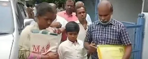 முதல்வருடன் கனியாமூர் பள்ளி மாணவியின் பெற்றோர் சந்திப்பு