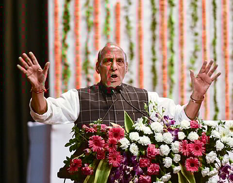 முந்தைய காங்கிரஸ் ஆட்சி ஊழலை நினைவூட்டுகிறது: ராஜ்நாத் சிங்