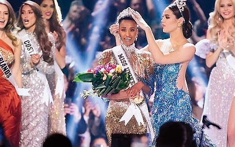 அழகி போட்டியில் திருமதிகள்!