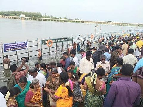 காவிரியில் கரைபுரண்ட ஆடிப்பெருக்கு: திருச்சியில் 63 இடங்களில் அனுமதி!