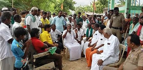 அகரப்பட்டியில் விநாயகா் சிலை வைக்க எதிா்ப்பு