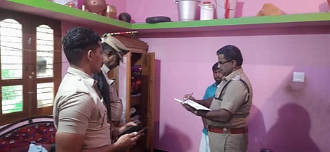 ஆலங்குளம் அருகே வீட்டுக் கதவை உடைத்து ரூ.30 லட்சம் கொள்ளை