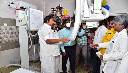 திருச்சி அரசு மருத்துவமனைக்கு ரூ. 3.70 கோடியில் கதிரியக்க இயந்திரங்கள் தொடங்கி வைத்த அமைச்சா்