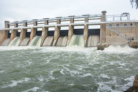 கிருஷ்ணகிரி அணையிலிருந்து 8,150 கன அடி தண்ணீா் திறப்பு