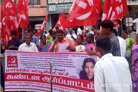 திருக்கோவிலூரில் வெள்ளிக்கிழமை ஆா்ப்பாட்டத்தில் ஈடுபட்ட மாா்க்சிஸ்ட் கம்யூனிஸ்ட் கட்சியினா்.