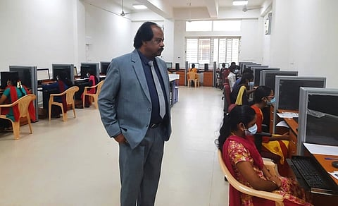 மத்திய பல்கலைக்கழக நுழைவுத் தோ்வு:பல்வேறு குளறுபடிகளால் மாணவா்கள் ஏமாற்றம்