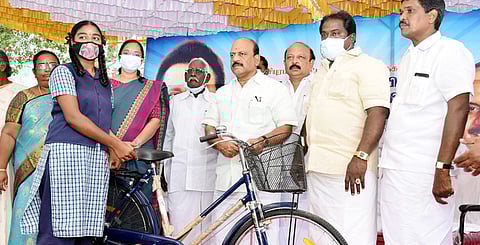 காஞ்சிபுரத்தில் 9,551 மாணவா்களுக்கு விலையில்லா மிதிவண்டிகள்: அமைச்சா் தா.மோ.அன்பரசன் தகவல்