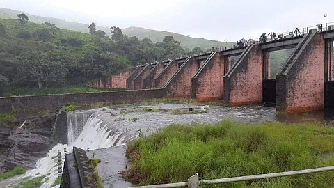 முல்லைப் பெரியாறு அணையிலிருந்து இடுக்கி அணைக்குச் செல்லும் உபரி நீர்