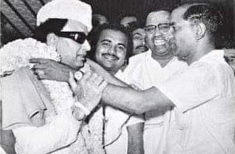 இரட்டை இலையைத் தெரிவு செய்த மாயத் தேவர்!