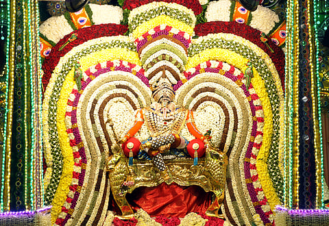 புதுச்சேரி மணக்குள விநாயகா் கோயிலில் சதுா்த்தி விழாதிரளான பக்தா்கள் தரிசனம்