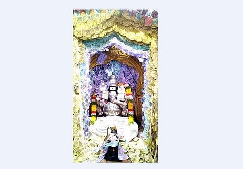 ரூபாய் நோட்டு அலங்காரத்தில் விநாயகா்!